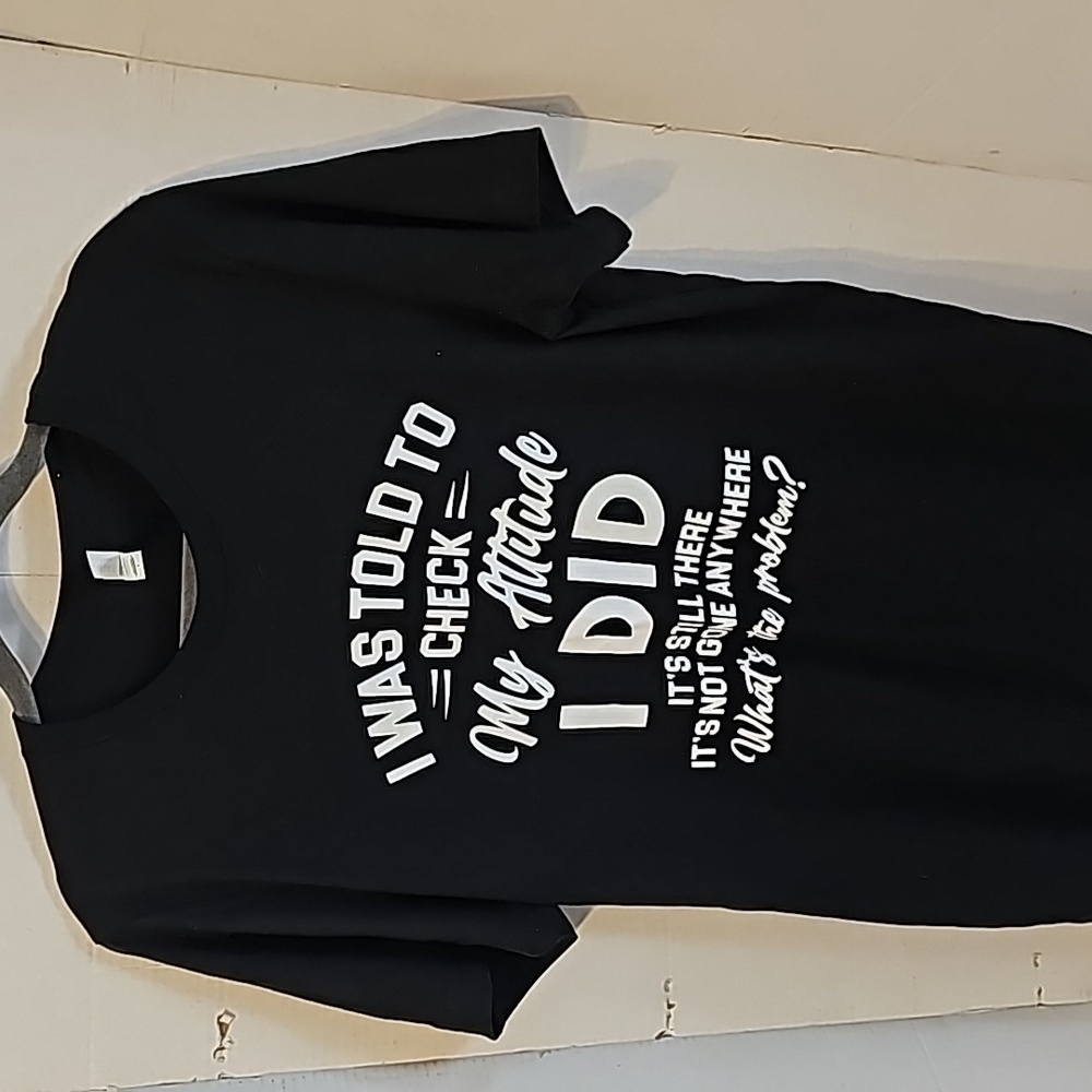 Canvas Graphics Tshirt. Size Large. Check my Atitude Theme.
